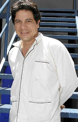 Bruno Odar de blanco 