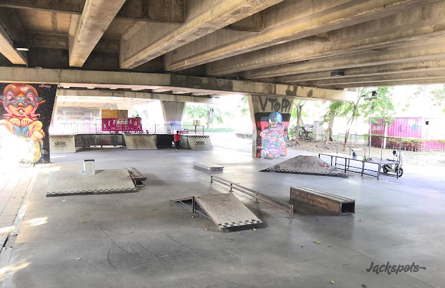 Pink skate park Bangkok Somdet Saranrat Maneerom