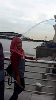 Yuntyas di Merlion Park, Singapura