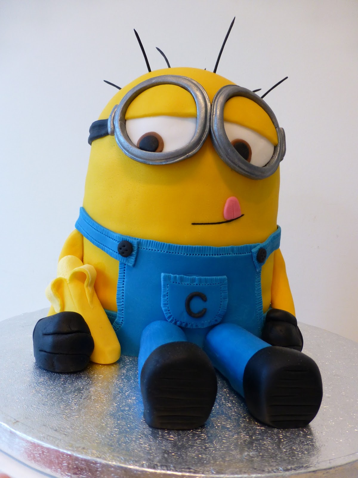 What an awesome cake!: Despicable Me Minion Cake!