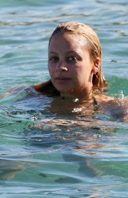 Nicole Richie Pregnant Bikini