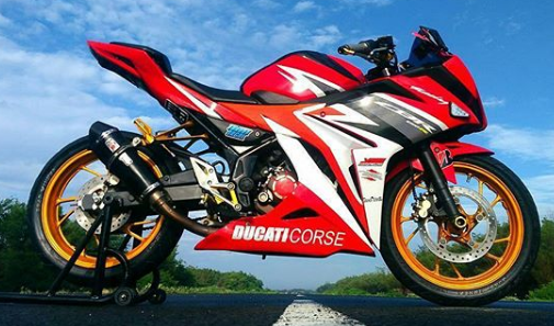 Modifikasi Cbr 150r Warna Merah Polos, Metalik, Ferrari, Marun