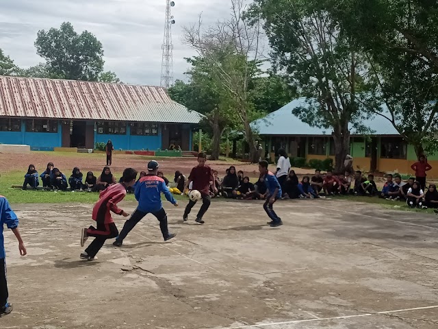 Sorak, Saling Support Antar Kelas Lomba Futsal Classmetting SMPN 2 Senayang