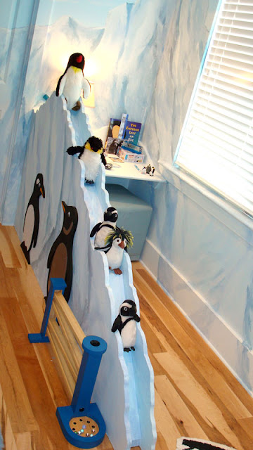 DECORACION CON PINGUINOS PARA DORMITORIO INFANTIL EXTREME MAKEOVER HOME EDITION PENGUIN BEDROOM DECOR via www.dormitorios.blogspot.com