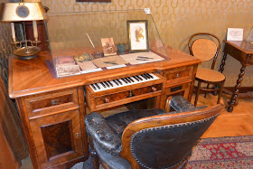 Budapest :  le musée de Frante Lizst : son bureau avec un clavier intégré