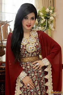 model baju pesta kebaya artis