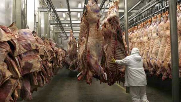 Autorizan aumento del kilo de carne a Bs. 220 y de pollo a Bs. 65