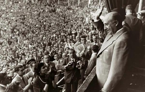 Fue una recalificación autorizada personalmente por el dictador Franco la que en 1965 salvó al F.C. Barcelona de la bancarrota cuando tenía una deuda de 230 millones de pesetas y se encontraba en quiebra por la construcción del Camp Nou.
