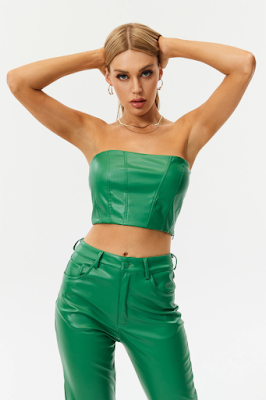 https://www.solado.com/collections/crop-tops/products/solid-backless-pu-leather-tank-top?variant=42205660315903