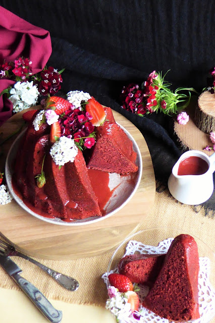 https://alf-lachefa.blogspot.com.es/2016/04/bundt-cake-red-velvet-de-fresas.html