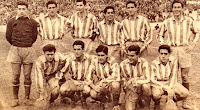CLUB ATLÉTICO DE MADRID. Temporada 1953-54. Menéndez, Tinte, Heriberto Herrera, Hernández, Ramón Cobo y Mújica. Miguel, Coque, Escudero, Agustín y Callejo. CLUB ATLÉTICO DE MADRID 4 REAL GIJÓN 1. 07/02/1954. Campeonato de Liga de 1ª División, jornada 20. Madrid, estadio Metropolitano. GOLES: 0-1: 1’. Ortiz. 1-1: 8’, Miguel. 2-1: 70’, Callejo. 3-1: 74’, Coque. 4-1: 82’, Callejo.