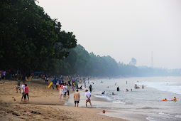 Pesona Panorama Alami Pantai Carita Banten