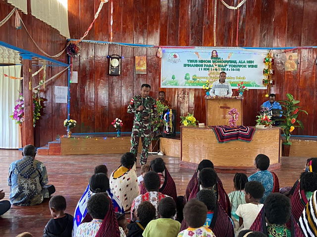 Anggota Satgas Yonif 721/Makkasau Pimpin Ibadah Gabungan Gereja