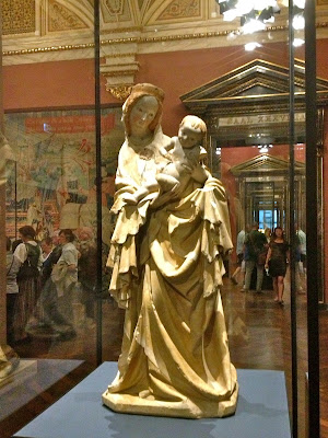 Picture of madonna and child in the Kunstkammer of Kunsthistorisches Museum Wien.