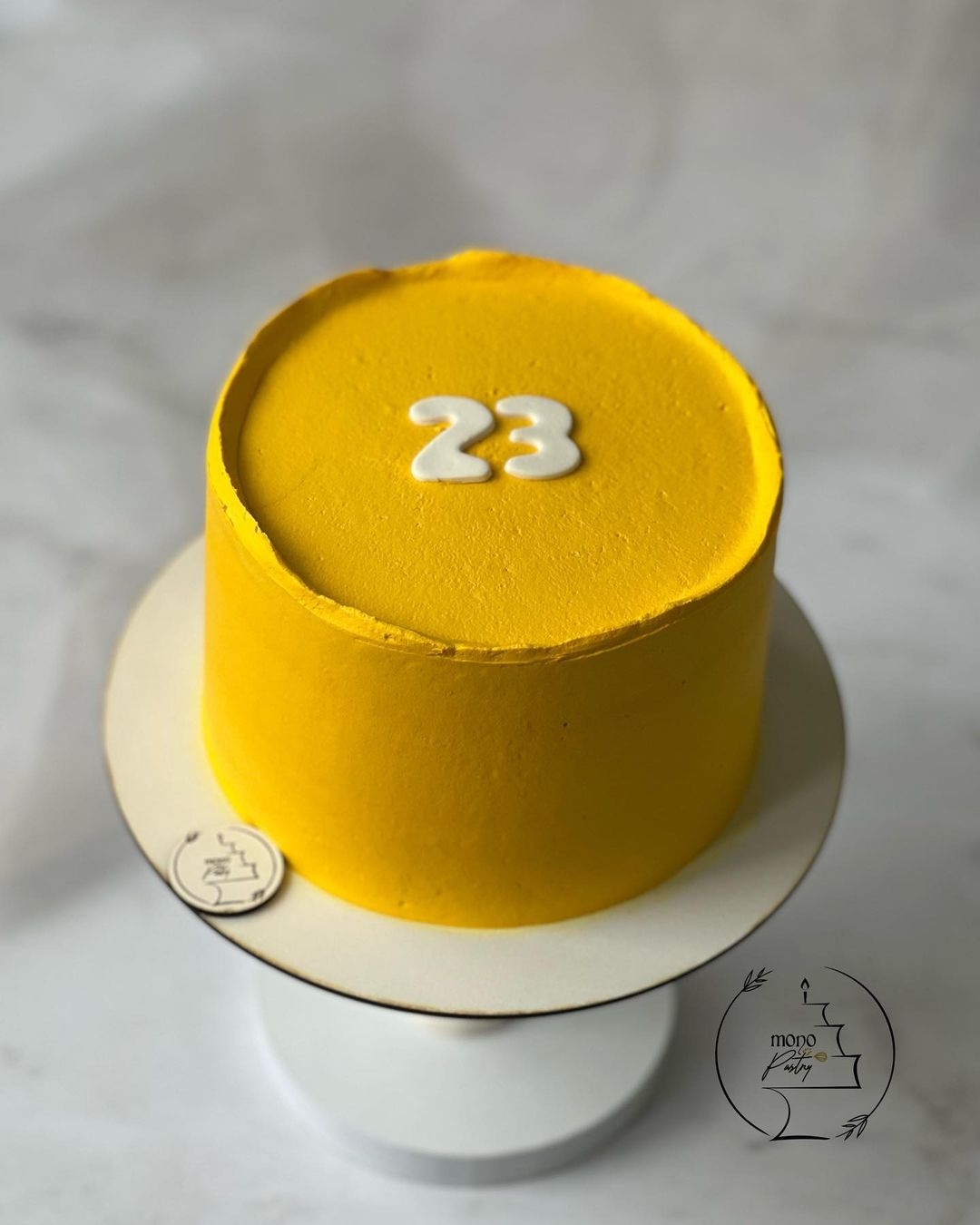 Simple, cute birthday cake ideas by mono.pastry