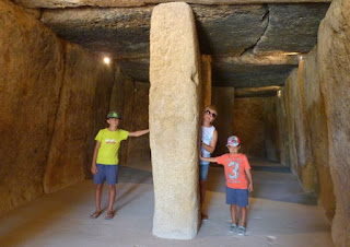 Interior del dolmen de Menga.