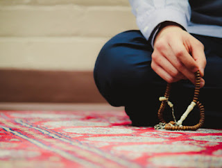  Sholat Istikharah ialah shalat yang dikerjakan untuk meminta petunjuk kepada Allah Swt Doa Setelah Sholat Istikharah Lengkap Dengan Latin Dan Artinya