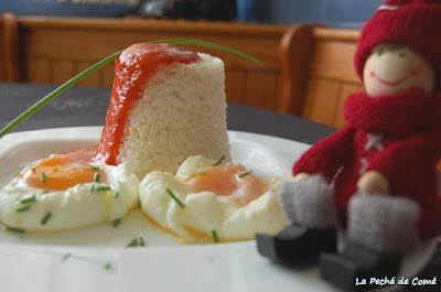 Arroz blanco con huevos poché