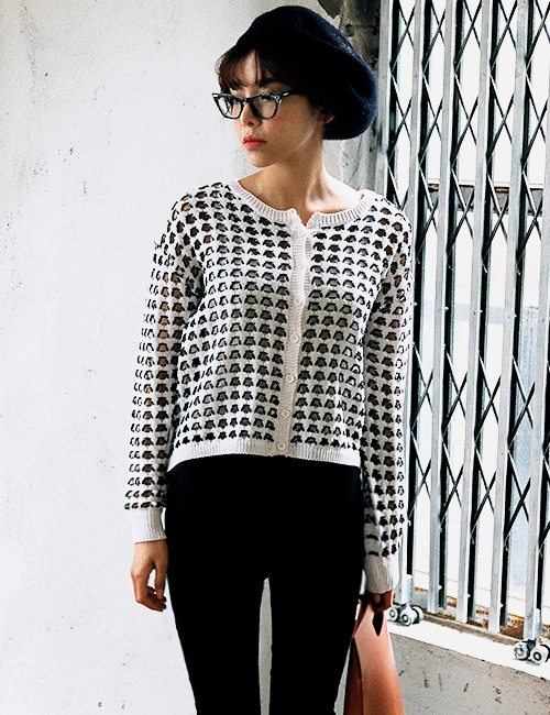 Round Shape Hole Punched Knit Cardigan