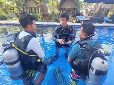 PADI IDC Indonesia | PADI Course Director Sander Buis at Oceans 5 Gili Air