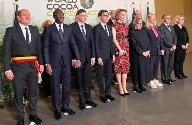 Queen Mathilde wore a Doromos floral print midi dress by Dries van Noten at the 5th World Cocoa Conference