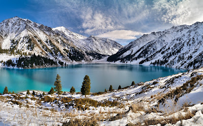 Lago en la montaña durante el invierno - Winter mountains