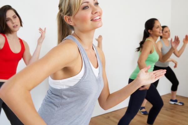 women doing aerobic exercise 