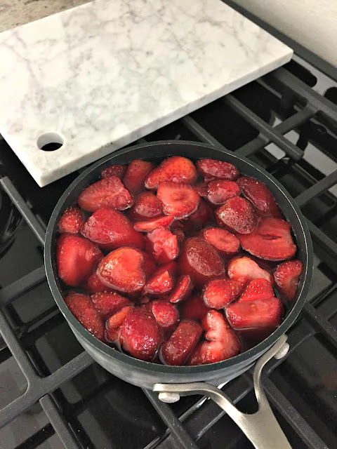 Strawberry dessert with pretzels