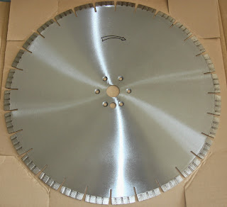 Diamond cutting blade