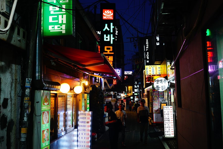 ikseon-dong neon lights