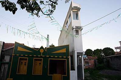 Narrow House in Madre de Deus, Brazil (3) 3