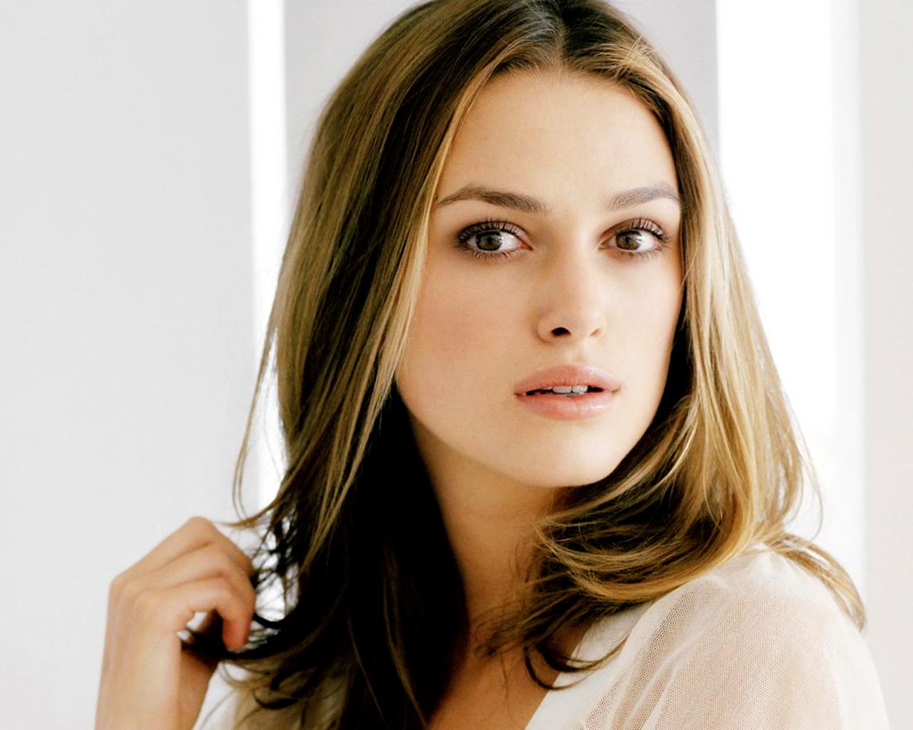 keira knightley long hairstyles