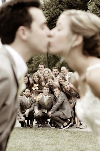 Cute Wedding Photo Idea How sweet is this photo