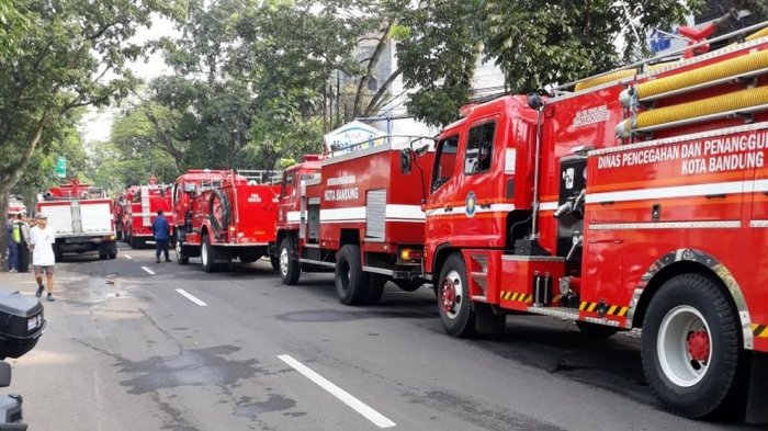 Keterlaluan! Mobil Damkar Buru-buru Datang karena Ditelepon Ada Kebakaran, Ternyata Cuma Prank, naviri.org, Naviri Magazine, naviri