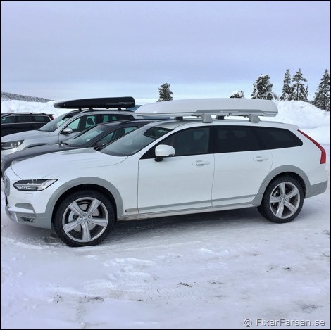 Volvo-V90-CC-Gråa-Skärmkanter