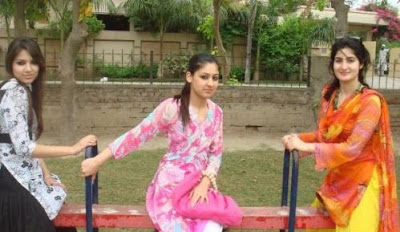 Pakistani Beautifull Girls From Lahore In Park