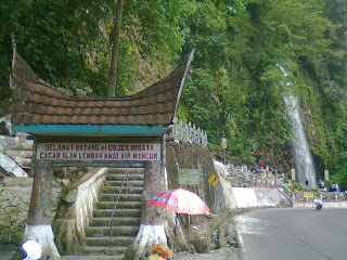 Sensasi Air Terjun Khas Lembah Anai yang Alami