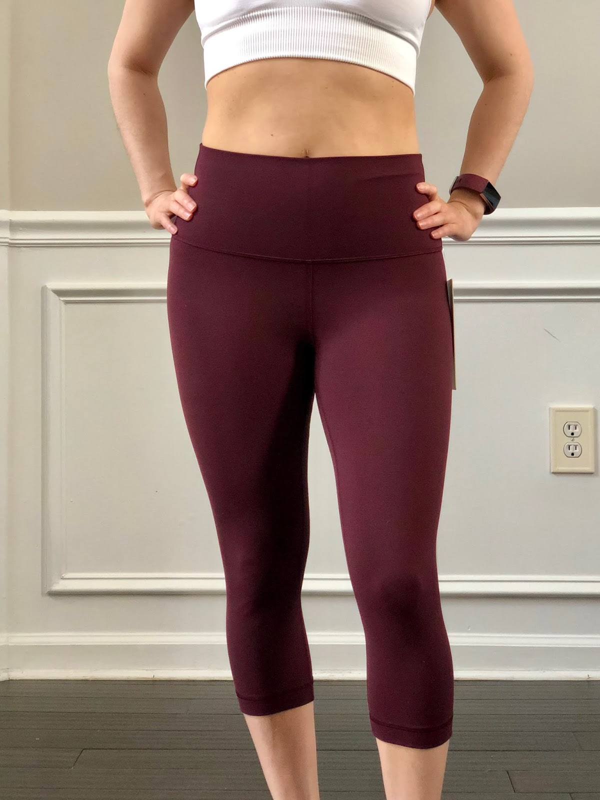 Size 4. Lululemon Athletica black 21 crop yoga