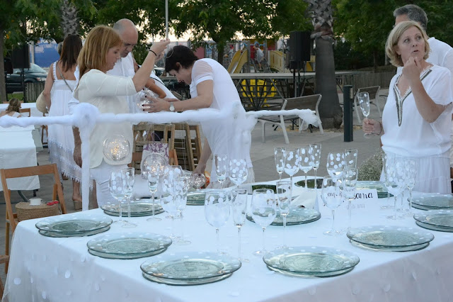 "Sopar en Blanc Mataró"