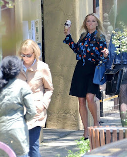 REESE WITHERSPOON THROWS ICE CREAM