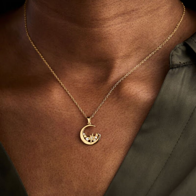 The Mystical Allure of Moon Necklaces: Symbolism, History, and Style