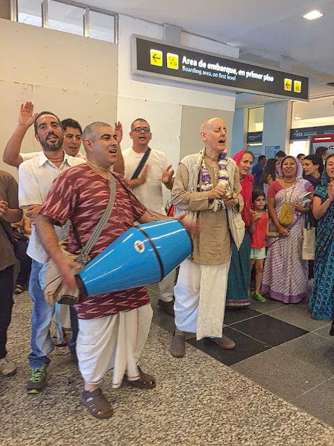 Sankarshan Das Ecstatic Kirtan Attracts the Attention of Hundreds of People Mendoza, Argentina