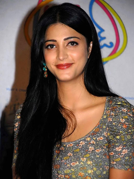 sruthi hasan at oh my friend movie promotion hot images