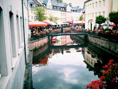 street café, river