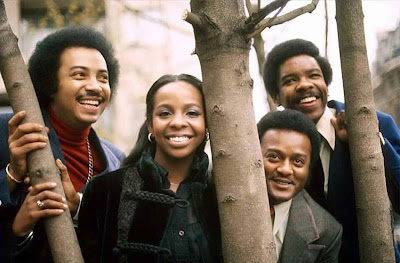 Gladys Knight & the Pips landscape photo behind a tree