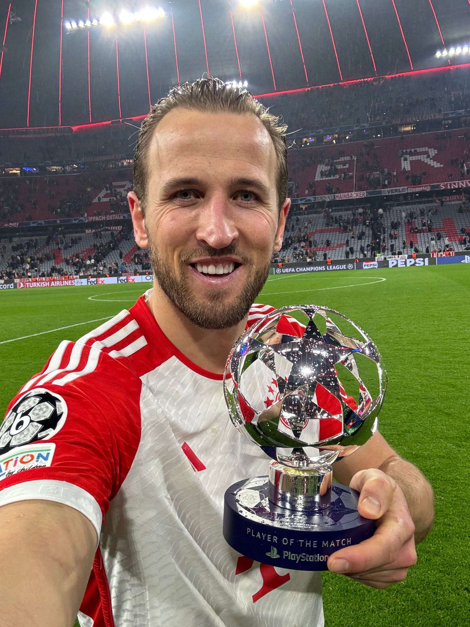 Bayern Munich English forward, Harry Kane, pose with his Player Of The Match award following the German club's 3-0 win over Lazio in the second leg of the UEFA Champions League 2023/24 round of 16 at Allianz Arena on Tuesday 5 March, 2024