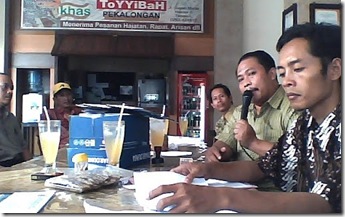 rapat lesehan