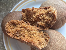 https://manoloramiro.blogspot.com/2015/08/sourdough-bread-with-yeast-water.html