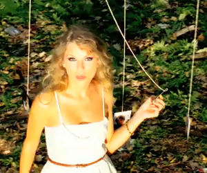 Taylor Swift - Mine - Video Oficial + Letra - LYRICS