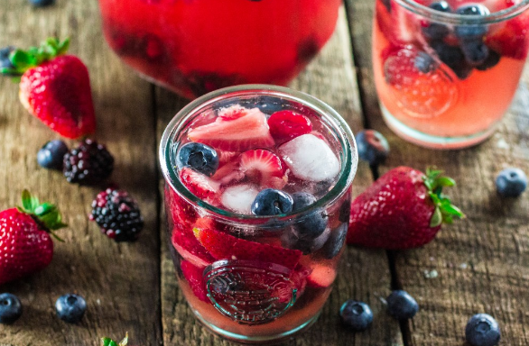 SUMMER BERRY SANGRIA #drink #healthydrink